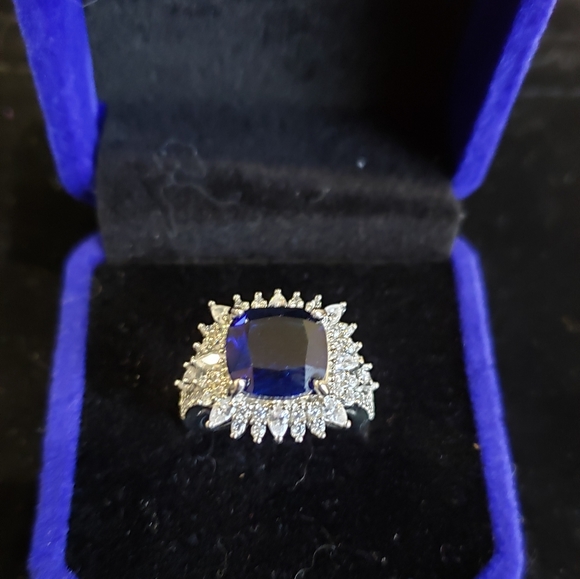 New Gorgeous 925 Emerald cut sapphire ring - Picture 8 of 8